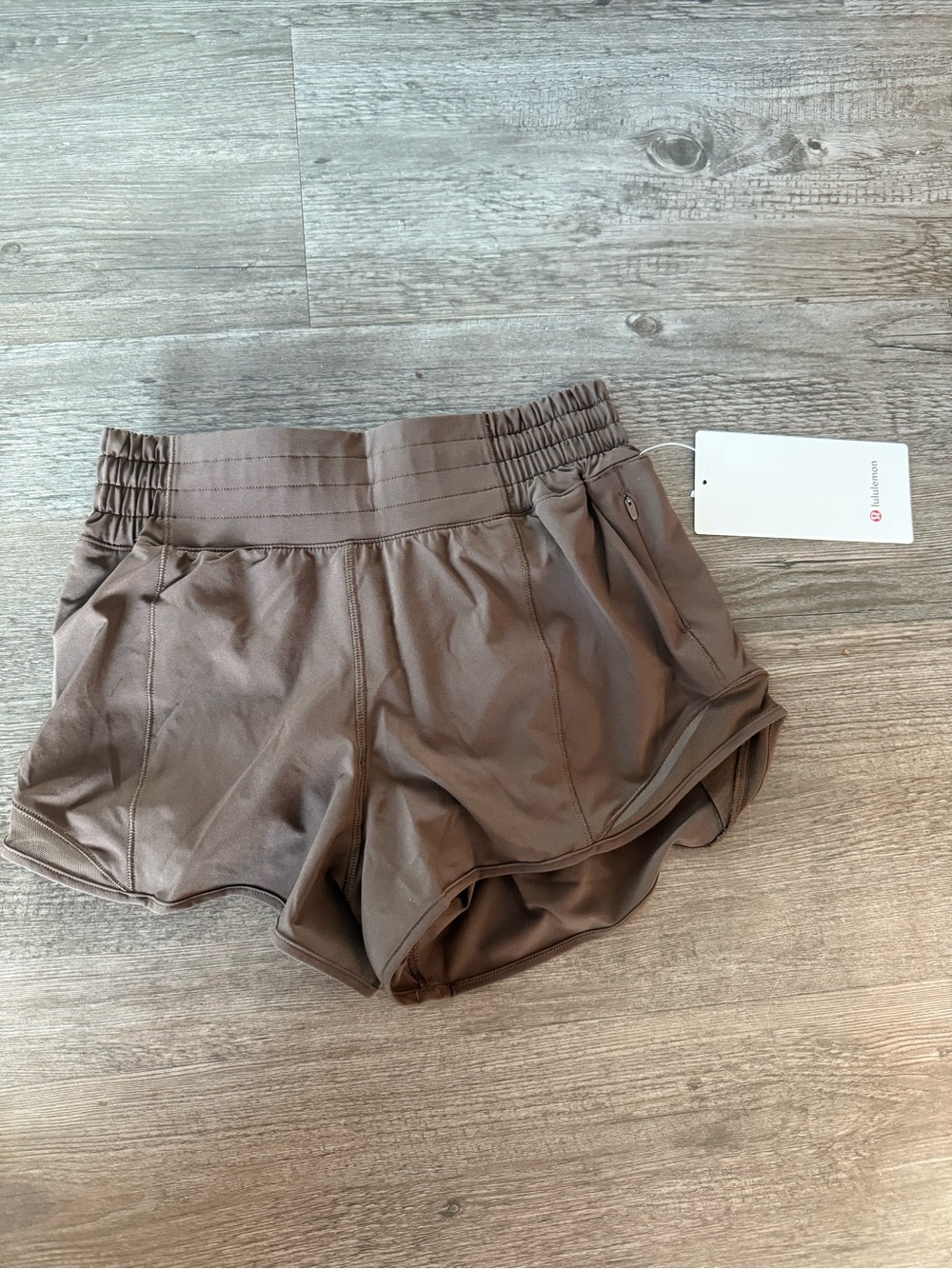 NWT Lululemon Hotty Hot High Rise Short 2.5” Lined Size 4 Walnut Crunch Brown!
